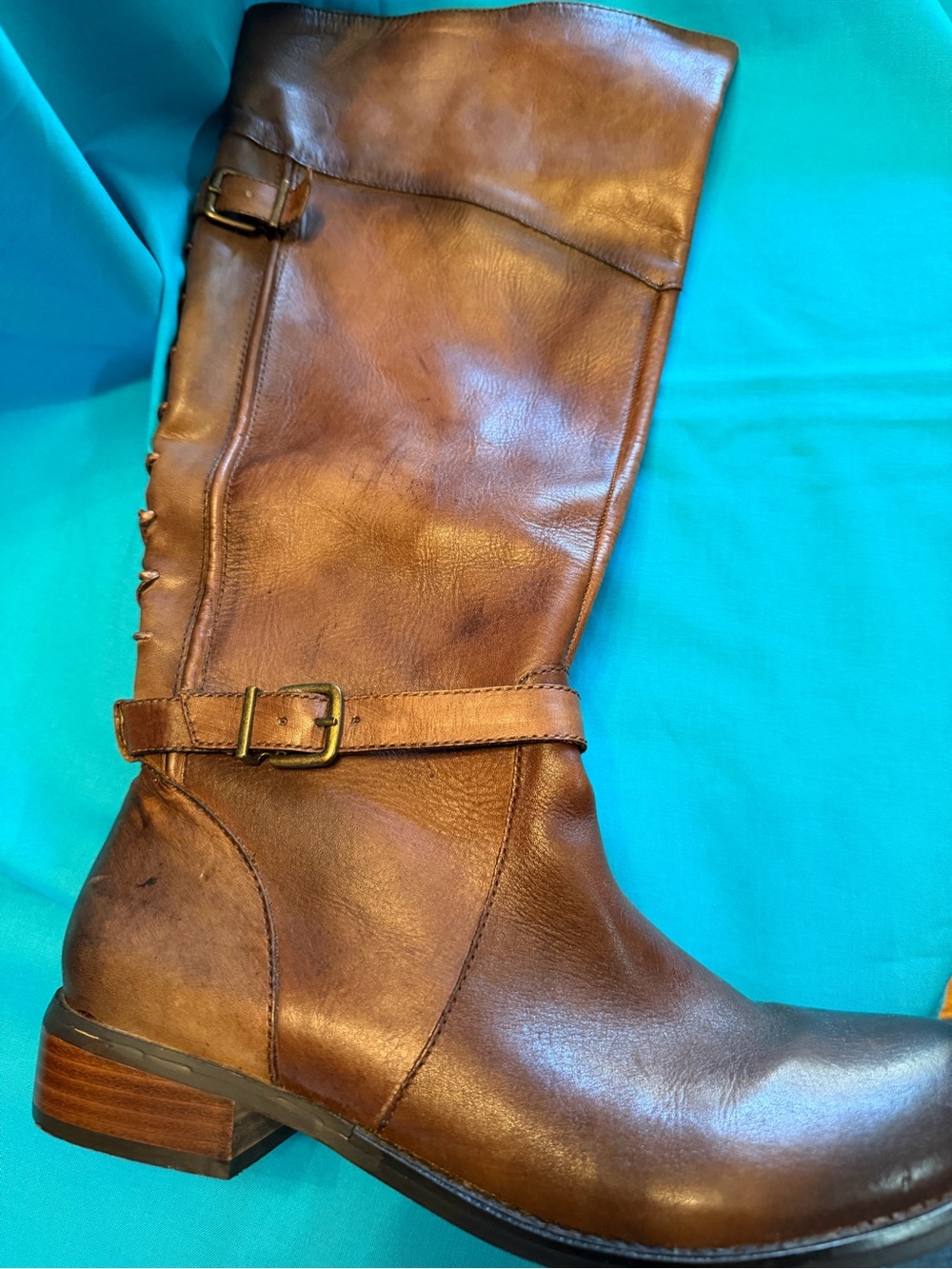 Women’s Brown Leather knee high Boots. A side zipper helps for easy on and off. - Picture 4 of 6